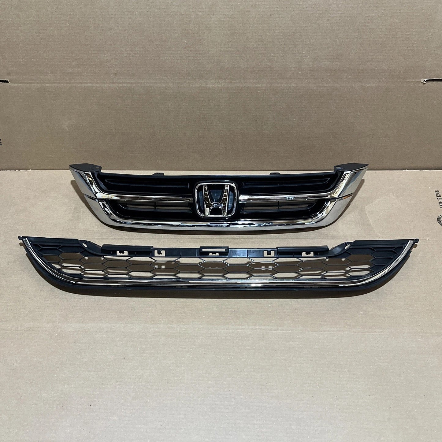 for 2010-2011 HONDA CRV Front Bumper Grille ASSEMBLY w/ Emblem NEW